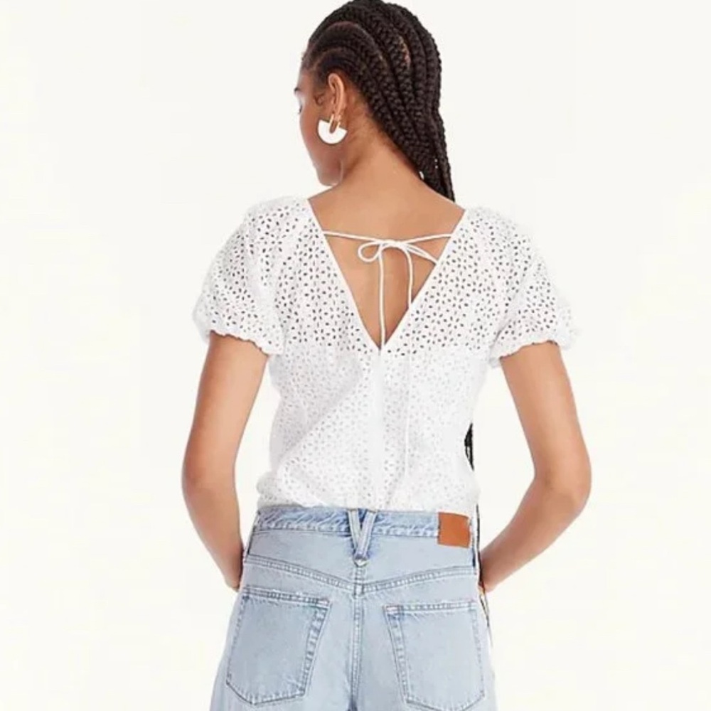 V-back puff-sleeve eyelet top in Black.
Size 6 - Picture 5 of 6